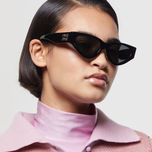 Preowned MIU MIU MU03ZS 1AB5S0 BLACK DARK GREY SUNGLASSES main image 15